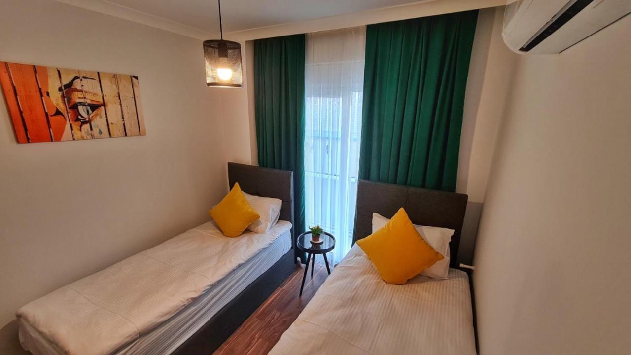 Letstay Sweet Yellow Gasthuis